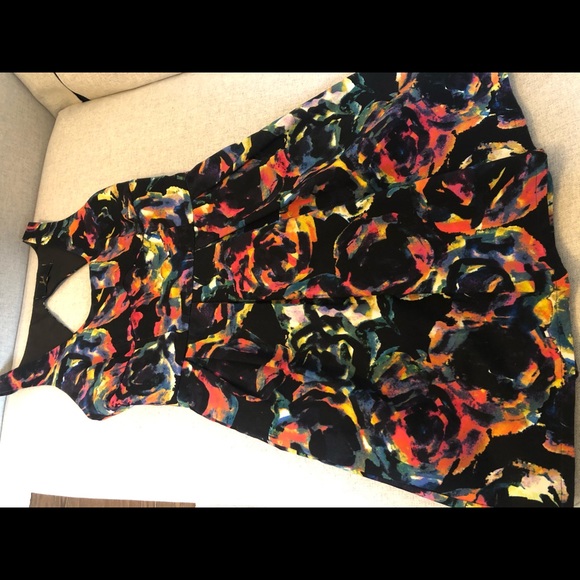 Black floral party dress with pockets - Picture 6 of 10